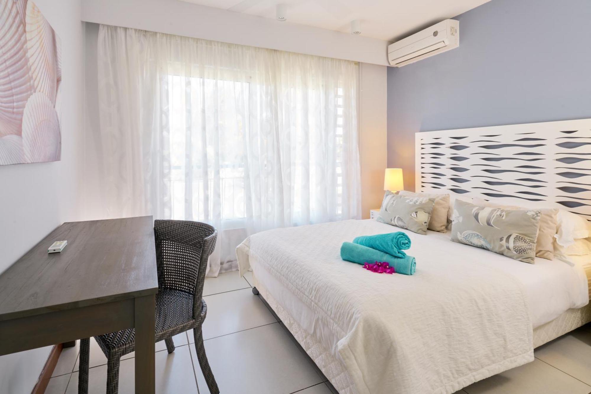 Plage Bleue Beachfront Apartments With Lov トゥル・オ・ビッシュ エクステリア 写真